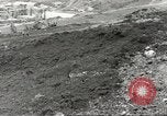 Immagine di Danni da bombardamento giapponese di Harbor olandese Aleutian Islands Alaska USA, 1942, secondo 10 filmato di repertorio 65675058382