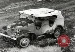 Immagine di Danni da bombardamento giapponese di Harbor olandese Aleutian Islands Alaska USA, 1942, secondo 13 filmato di repertorio 65675058382