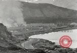 Immagine di Danni da bombardamento giapponese di Harbor olandese Aleutian Islands Alaska USA, 1942, secondo 28 filmato di repertorio 65675058382