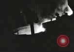 Standbild Bomben aus geschmolzenem Metall United States USA, 1943, aus Sekunde 7 historischem Filmmaterial Videoclip 65675058383