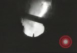 Standbild Bomben aus geschmolzenem Metall United States USA, 1943, aus Sekunde 17 historischem Filmmaterial Videoclip 65675058383