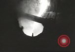 Standbild Bomben aus geschmolzenem Metall United States USA, 1943, aus Sekunde 18 historischem Filmmaterial Videoclip 65675058383