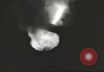 Standbild Bomben aus geschmolzenem Metall United States USA, 1943, aus Sekunde 22 historischem Filmmaterial Videoclip 65675058383