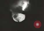 Standbild Bomben aus geschmolzenem Metall United States USA, 1943, aus Sekunde 23 historischem Filmmaterial Videoclip 65675058383