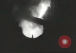 Standbild Bomben aus geschmolzenem Metall United States USA, 1943, aus Sekunde 24 historischem Filmmaterial Videoclip 65675058383