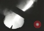 Standbild Bomben aus geschmolzenem Metall United States USA, 1943, aus Sekunde 25 historischem Filmmaterial Videoclip 65675058383