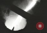 Standbild Bomben aus geschmolzenem Metall United States USA, 1943, aus Sekunde 28 historischem Filmmaterial Videoclip 65675058383