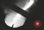 Standbild Bomben aus geschmolzenem Metall United States USA, 1943, aus Sekunde 30 historischem Filmmaterial Videoclip 65675058383