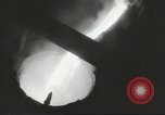 Standbild Bomben aus geschmolzenem Metall United States USA, 1943, aus Sekunde 31 historischem Filmmaterial Videoclip 65675058383