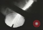 Standbild Bomben aus geschmolzenem Metall United States USA, 1943, aus Sekunde 32 historischem Filmmaterial Videoclip 65675058383