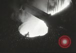Standbild Bomben aus geschmolzenem Metall United States USA, 1943, aus Sekunde 35 historischem Filmmaterial Videoclip 65675058383