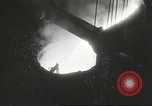 Standbild Bomben aus geschmolzenem Metall United States USA, 1943, aus Sekunde 36 historischem Filmmaterial Videoclip 65675058383