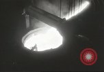 Standbild Bomben aus geschmolzenem Metall United States USA, 1943, aus Sekunde 40 historischem Filmmaterial Videoclip 65675058383