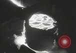Standbild Bomben aus geschmolzenem Metall United States USA, 1943, aus Sekunde 58 historischem Filmmaterial Videoclip 65675058383