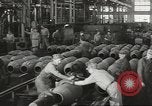 Image bombe de 1000 livres assemblée United States USA, 1943, de la seconde 4 séquences d'archives historiques vidéo 65675058385