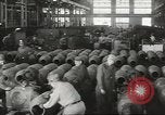 Image bombe de 1000 livres assemblée United States USA, 1943, de la seconde 7 séquences d'archives historiques vidéo 65675058385