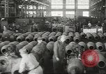 Image bombe de 1000 livres assemblée United States USA, 1943, de la seconde 8 séquences d'archives historiques vidéo 65675058385