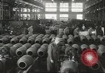 Image bombe de 1000 livres assemblée United States USA, 1943, de la seconde 9 séquences d'archives historiques vidéo 65675058385