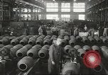 Image bombe de 1000 livres assemblée United States USA, 1943, de la seconde 10 séquences d'archives historiques vidéo 65675058385