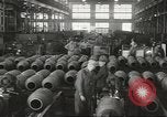 Image bombe de 1000 livres assemblée United States USA, 1943, de la seconde 11 séquences d'archives historiques vidéo 65675058385