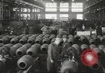 Image bombe de 1000 livres assemblée United States USA, 1943, de la seconde 13 séquences d'archives historiques vidéo 65675058385