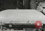 Image bombe de 1000 livres assemblée United States USA, 1943, de la seconde 16 séquences d'archives historiques vidéo 65675058385