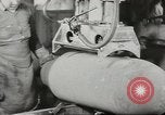 Image bombe de 1000 livres assemblée United States USA, 1943, de la seconde 36 séquences d'archives historiques vidéo 65675058385