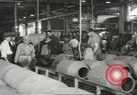 Image bombe de 1000 livres assemblée United States USA, 1943, de la seconde 61 séquences d'archives historiques vidéo 65675058385