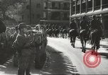 Immagine di Le forze giapponesi sfilano su Queens Road a Hong Kong Hong Kong, 1941, secondo 44 filmato di repertorio 65675058392