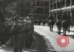 Immagine di Le forze giapponesi sfilano su Queens Road a Hong Kong Hong Kong, 1941, secondo 45 filmato di repertorio 65675058392