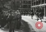 Immagine di Le forze giapponesi sfilano su Queens Road a Hong Kong Hong Kong, 1941, secondo 46 filmato di repertorio 65675058392