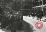 Immagine di Le forze giapponesi sfilano su Queens Road a Hong Kong Hong Kong, 1941, secondo 48 filmato di repertorio 65675058392