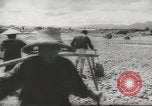 Standbild chinesische Arbeitskräfte China, 1943, aus Sekunde 48 historischem Filmmaterial Videoclip 65675058427
