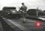 Standbild militärische Ausrüstung United States USA, 1943, aus Sekunde 61 historischem Filmmaterial Videoclip 65675058430