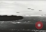Immagine di Stati Uniti B 24 bombardieri Nuova Guinea, 1943, secondo 30 filmato di repertorio 65675058431