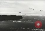 Immagine di Stati Uniti B 24 bombardieri Nuova Guinea, 1943, secondo 32 filmato di repertorio 65675058431