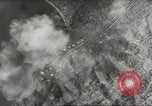 Immagine di Stati Uniti B 24 bombardieri Nuova Guinea, 1943, secondo 43 filmato di repertorio 65675058431