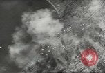 Immagine di Stati Uniti B 24 bombardieri Nuova Guinea, 1943, secondo 46 filmato di repertorio 65675058431