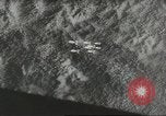 Immagine di Stati Uniti B 24 bombardieri Nuova Guinea, 1943, secondo 51 filmato di repertorio 65675058431