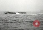 Standbild Landing Ship Tank Aleutian Islands Alaska USA, 1943, aus Sekunde 15 historischem Filmmaterial Videoclip 65675058460