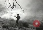 Standbild amerikanische Infanterie Pacific Theater, 1943, aus Sekunde 60 historischem Filmmaterial Videoclip 65675058464