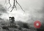 Standbild amerikanische Infanterie Pacific Theater, 1943, aus Sekunde 61 historischem Filmmaterial Videoclip 65675058464