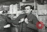 Standbild amerikanischen Rekruten Zweiten Weltkrieg United States USA, 1943, aus Sekunde 24 historischem Filmmaterial Videoclip 65675058466