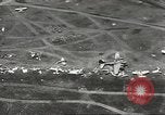 Standbild zerstörten Flugzeuge Salomonen, 1942, aus Sekunde 8 historischem Filmmaterial Videoclip 65675058471
