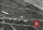 Standbild zerstörten Flugzeuge Salomonen, 1942, aus Sekunde 13 historischem Filmmaterial Videoclip 65675058471