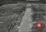 Standbild zerstörten Flugzeuge Salomonen, 1942, aus Sekunde 16 historischem Filmmaterial Videoclip 65675058471