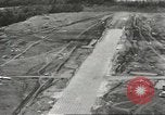 Standbild zerstörten Flugzeuge Salomonen, 1942, aus Sekunde 18 historischem Filmmaterial Videoclip 65675058471