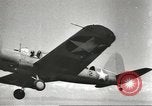 Standbild zerstörten Flugzeuge Salomonen, 1942, aus Sekunde 26 historischem Filmmaterial Videoclip 65675058471