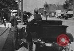 Standbild Edsel Ford verlässt Dearborn Michigan in Ford Kfz Dearborn Michigan USA, 1915, aus Sekunde 11 historischem Filmmaterial Videoclip 65675058505
