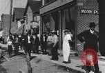 Standbild Edsel Ford verlässt Dearborn Michigan in Ford Kfz Dearborn Michigan USA, 1915, aus Sekunde 18 historischem Filmmaterial Videoclip 65675058505